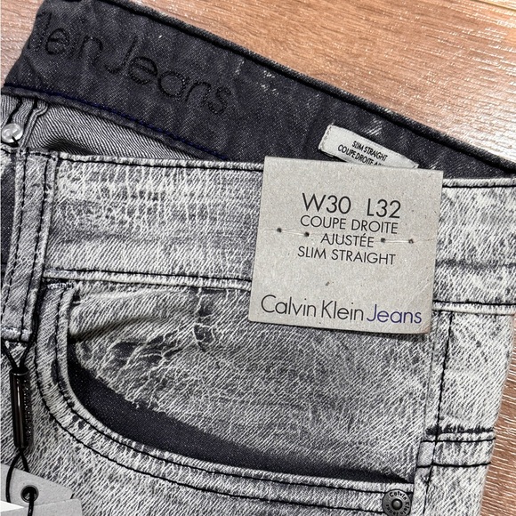 Calvin Klein Jeans in light faded wash - Picture 3 of 6